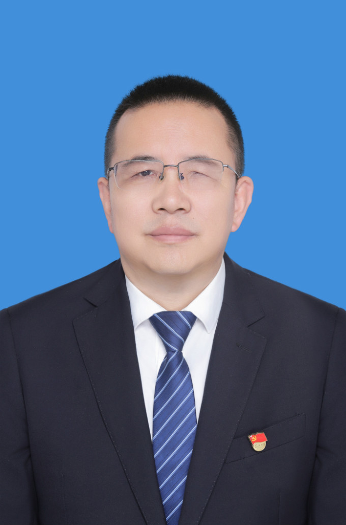 格桑羅布（黨委委員、副總經理）